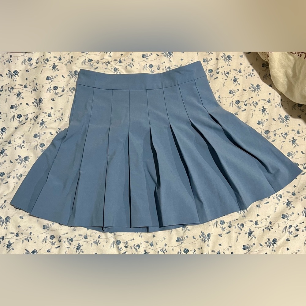 Aritzia Sunday Best Olive Micro Skirt size 0 Pleated Blue